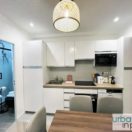 Urban Flat 178 - Cosy 2 Bedroom In Center Of דירה *