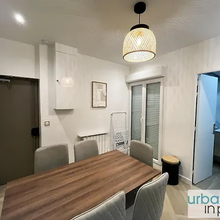Urban Flat 178 - Cosy 2 Bedroom In Center Of *