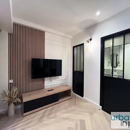 Urban Flat 178 - Cosy 2 Bedroom In Center Of *
