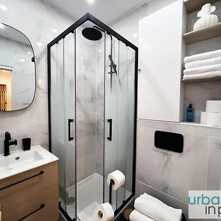 Urban Flat 178 - Cosy 2 Bedroom In Center Of *